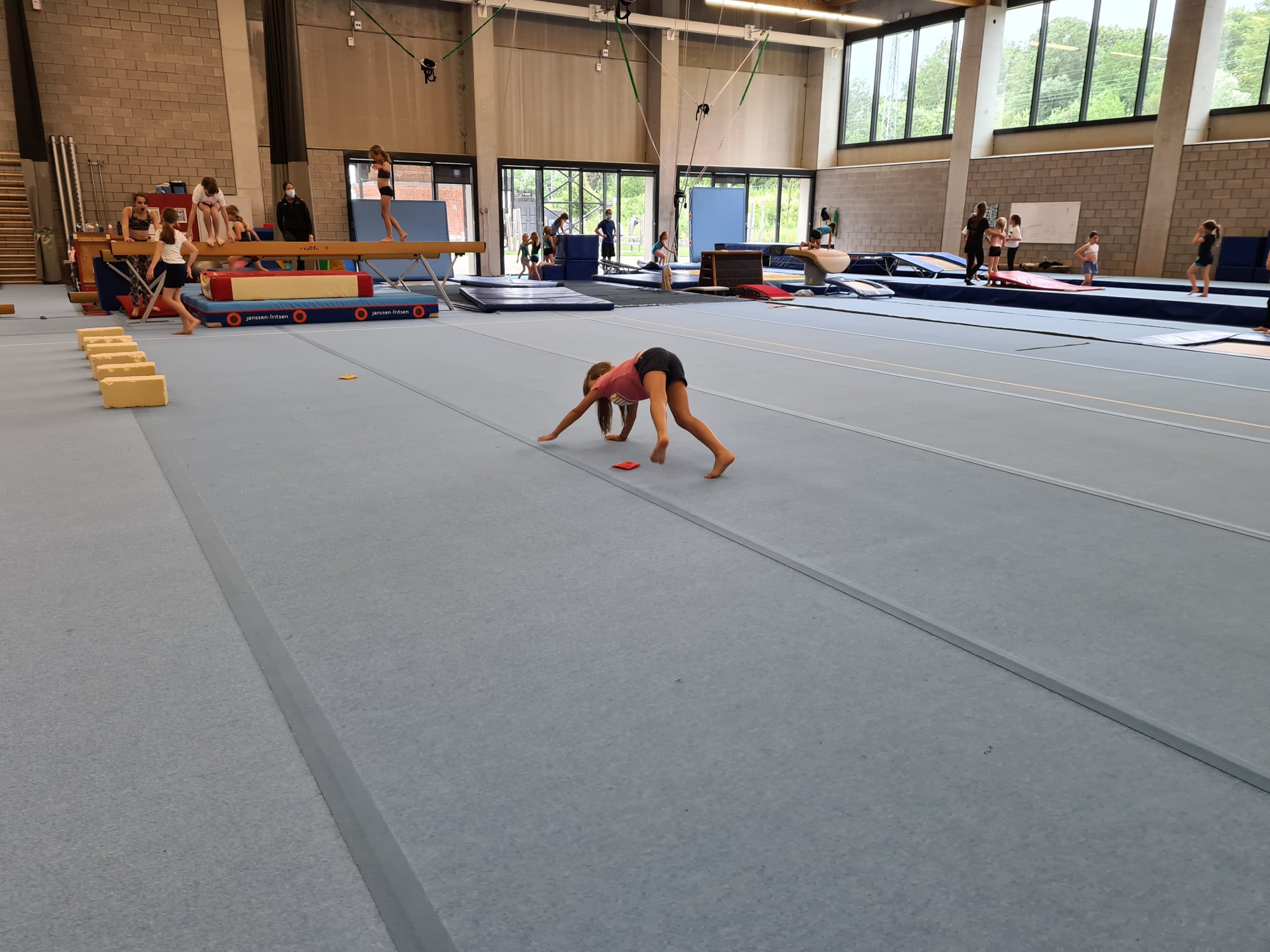 Kinderen leven zich uit op de sportkampen